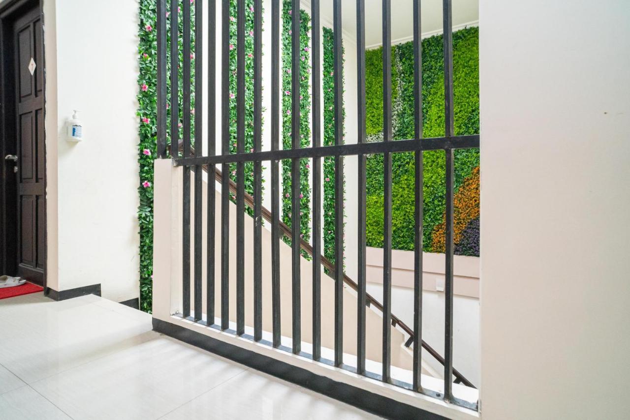 Reddoorz Syariah Near Marvel City Mall 2 Surabaya Exteriör bild